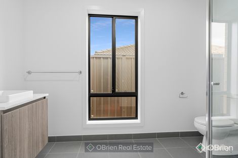 77 Walton St, Melton South, VIC 3338