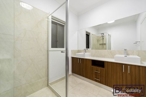 Property photo of 5 Oaky Crescent Cobblebank VIC 3338