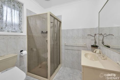 Property photo of 5 Lonhill Court Endeavour Hills VIC 3802