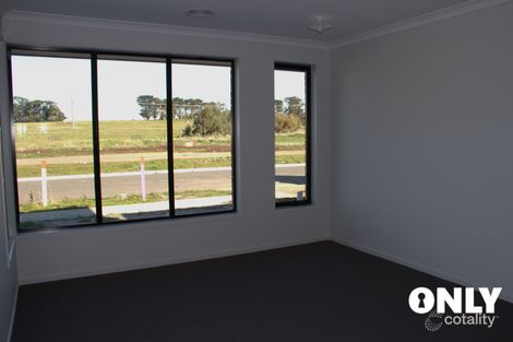 Property photo of 15 Danton Circuit Clyde North VIC 3978