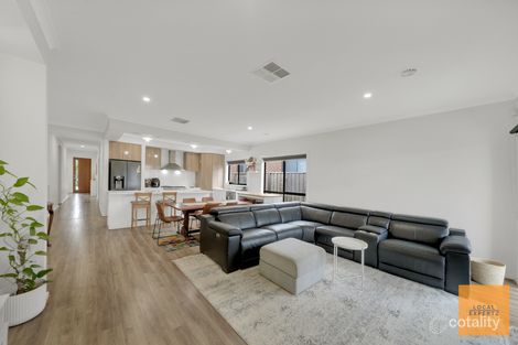Property photo of 5 Honeydew Way Rockbank VIC 3335