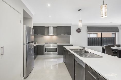 Property photo of 26 Mullein Bend Cranbourne North VIC 3977