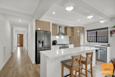Property photo of 5 Honeydew Way Rockbank VIC 3335