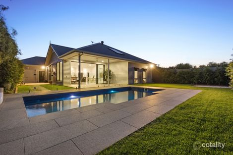 Property photo of 14 Little John Court Werribee VIC 3030