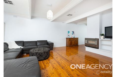 Property photo of 18 White Avenue Kooringal NSW 2650