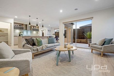 Property photo of 38 Kangaroo Road Craigieburn VIC 3064