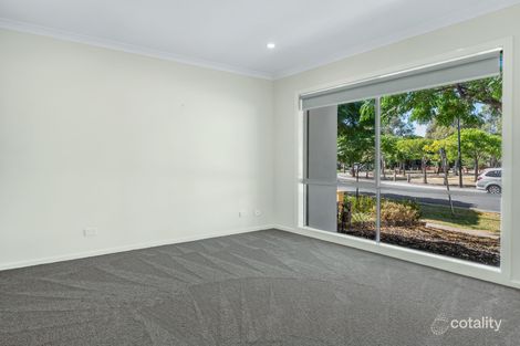 Property photo of 52 Bushlark Crescent Williams Landing VIC 3027