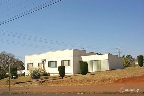 294 South St, Harristown, QLD 4350