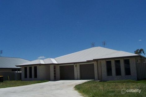 2/32 Bishop Dr, Miles, QLD 4415