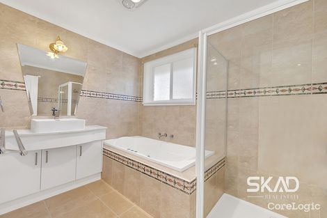 Property photo of 5 Stillwell Crescent Roxburgh Park VIC 3064