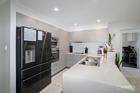 Property photo of 3 Wedgeleaf Place Ashfield QLD 4670
