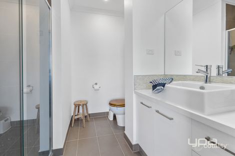 Property photo of 39 Marine Parade Caroline Springs VIC 3023