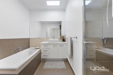Property photo of 39 Marine Parade Caroline Springs VIC 3023