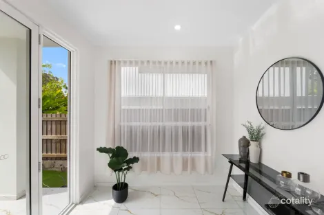 Property photo of 39 Kennington Road Camp Hill QLD 4152