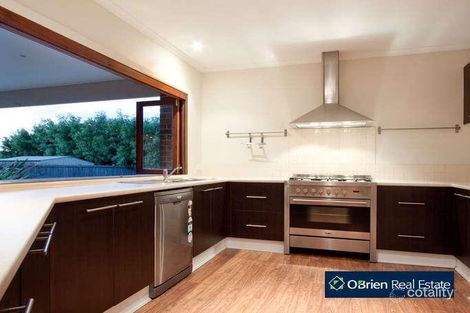 Property photo of 14 Marisa Crescent Berwick VIC 3806