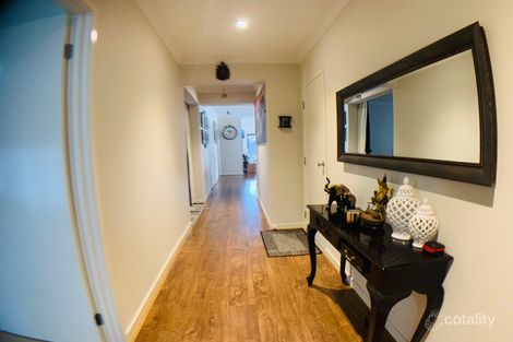 Property photo of 8 Rouge Way Craigieburn VIC 3064