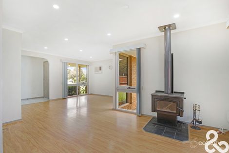 Property photo of 11 Layton Place Mill Park VIC 3082