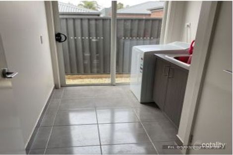 Property photo of 3 Monash Place Canadian VIC 3350