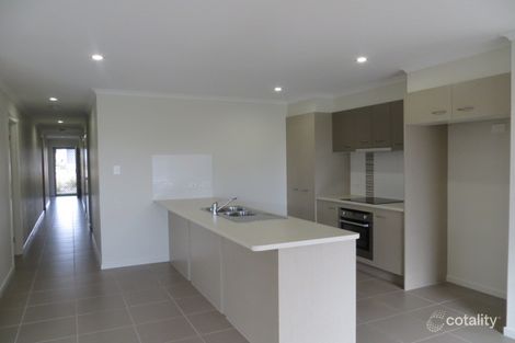 Property photo of 28 McLachlan Circuit Willow Vale QLD 4209