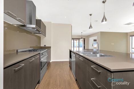 Property photo of 13 Riverway View Craigieburn VIC 3064
