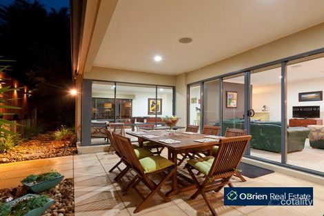 Property photo of 8 Hamdon Green Berwick VIC 3806