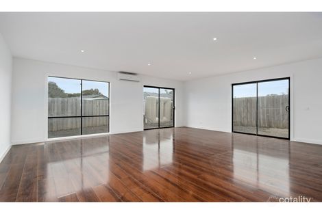 Property photo of 2/37 Bouvardia Crescent Frankston North VIC 3200