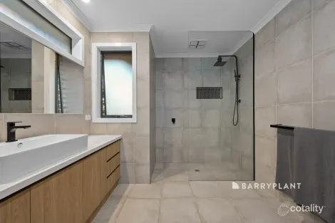 Property photo of 49 Walker Drive Drouin VIC 3818