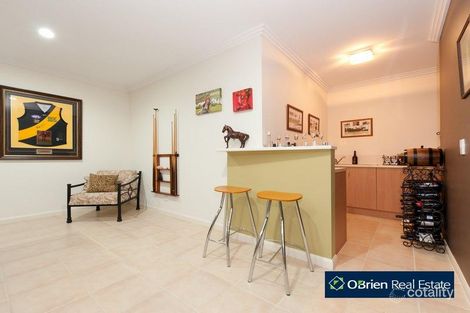 Property photo of 8 Hamdon Green Berwick VIC 3806