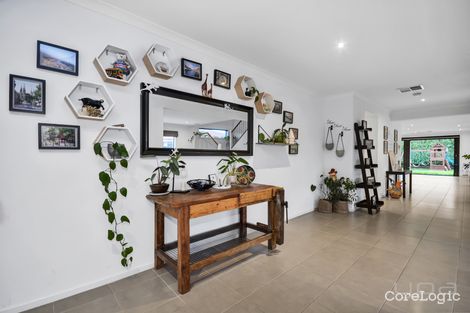Property photo of 3 Trish Walk Werribee VIC 3030