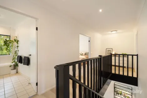 Property photo of 1/170 Whiting Street Labrador QLD 4215