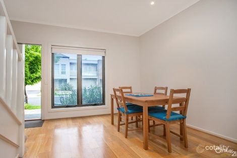 Property photo of 19 Harlesden Circuit Pakenham VIC 3810
