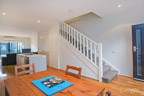 Property photo of 19 Harlesden Circuit Pakenham VIC 3810