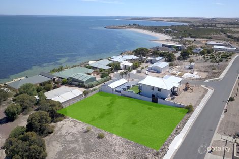 7 Flinders Dr, Streaky Bay, SA 5680