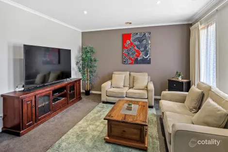 Property photo of 32 Davey Drive Drouin VIC 3818