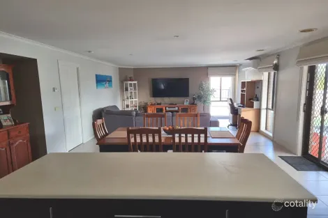Property photo of 32 Davey Drive Drouin VIC 3818