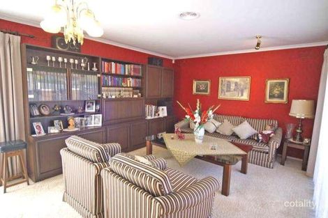 Property photo of 7 Manley Close Endeavour Hills VIC 3802