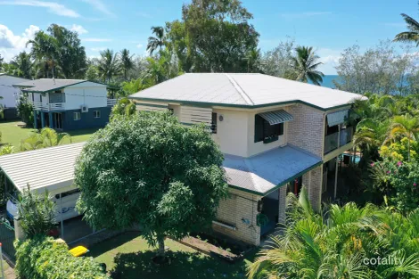 66 Taylor St, Tully Heads, QLD 4854