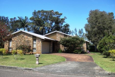 33 Albatross Ave, Hawks Nest, NSW 2324