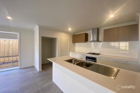 Property photo of 15 Fewster Circuit Mickleham VIC 3064