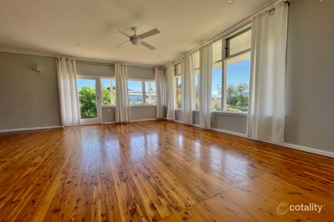 Property photo of 33 Hills Street Young NSW 2594