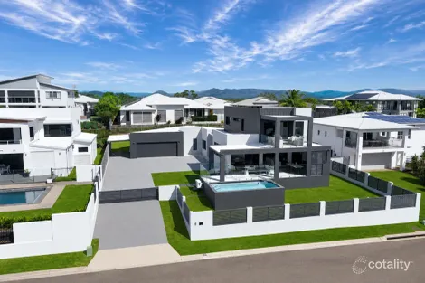 Property photo of 11 Cashell Crescent Bushland Beach QLD 4818