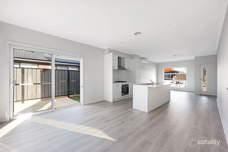 Property photo of 16 Adventure Crescent Roxburgh Park VIC 3064