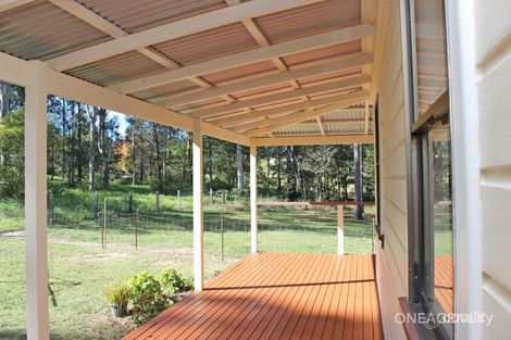 Property photo of 22 Hillview Drive Yarravel NSW 2440