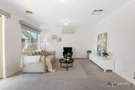 Property photo of 30 Bowral Loop Craigieburn VIC 3064