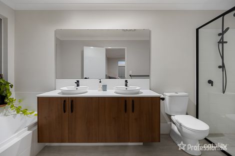 Property photo of 32 Goldsworthy Loop Dawesville WA 6211