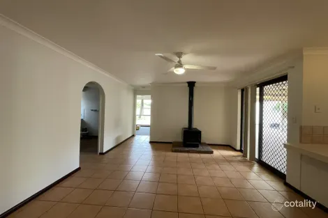 Property photo of 1 Aberdeen Close Halls Head WA 6210