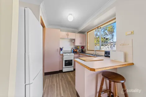 Property photo of 8 Kyooma Close Buff Point NSW 2262