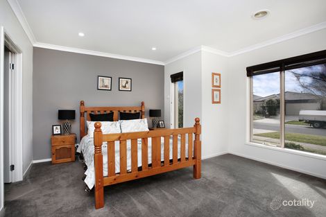 Property photo of 16 Holman Avenue Craigieburn VIC 3064