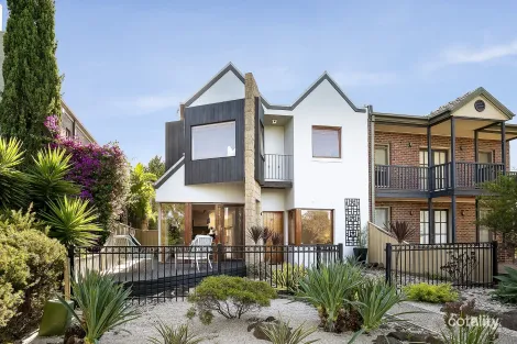 Property photo of 32 Oconnell Mews Williamstown VIC 3016