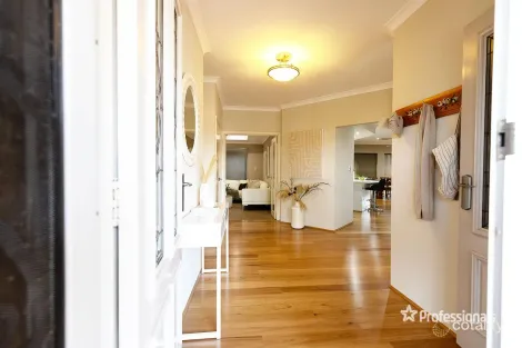 Property photo of 8 Brammall Bend Aveley WA 6069